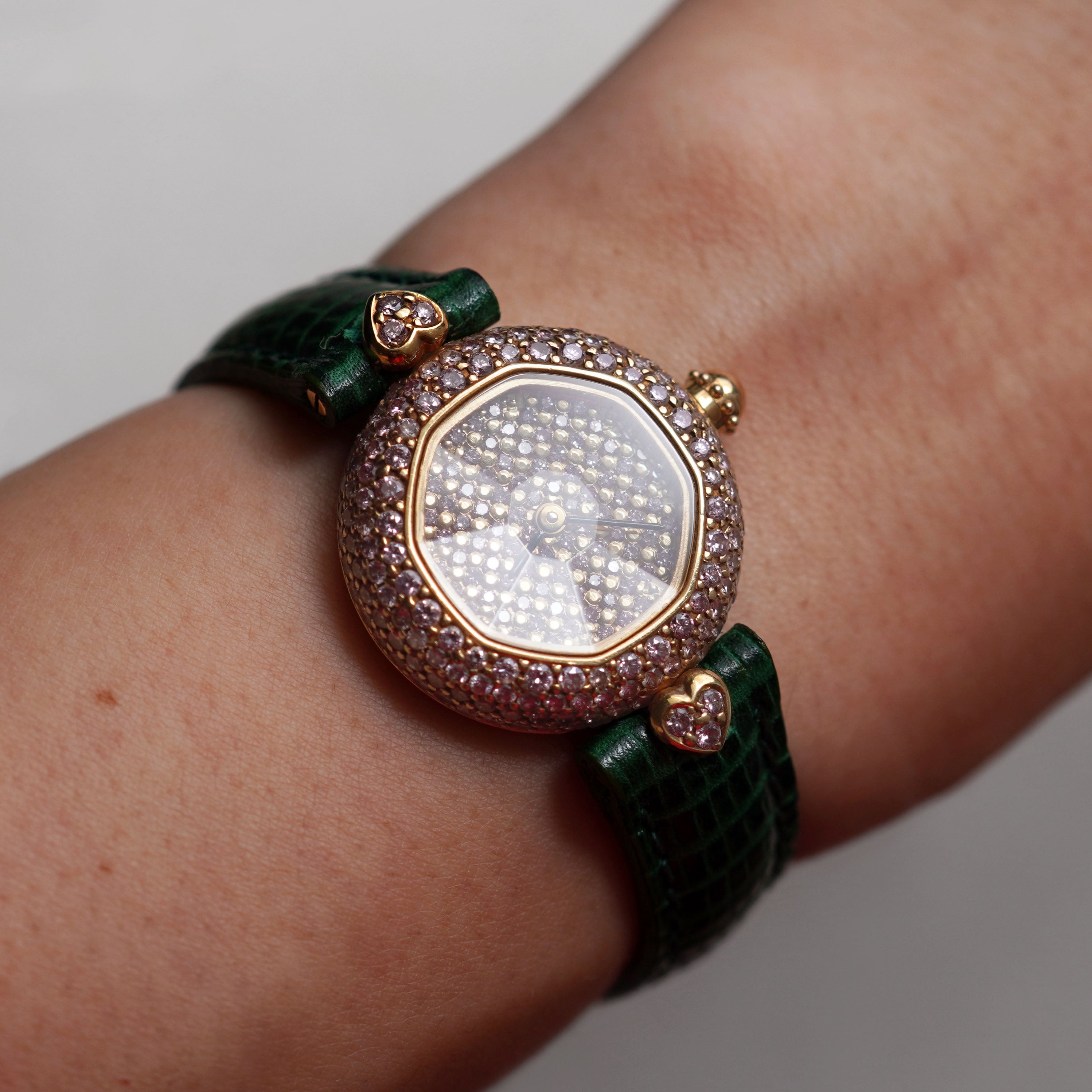 Gerald Genta Ladies Wristwatch, Pink Diamond-set Dial and Bezel, Ref. 3615.10, Yellow Gold