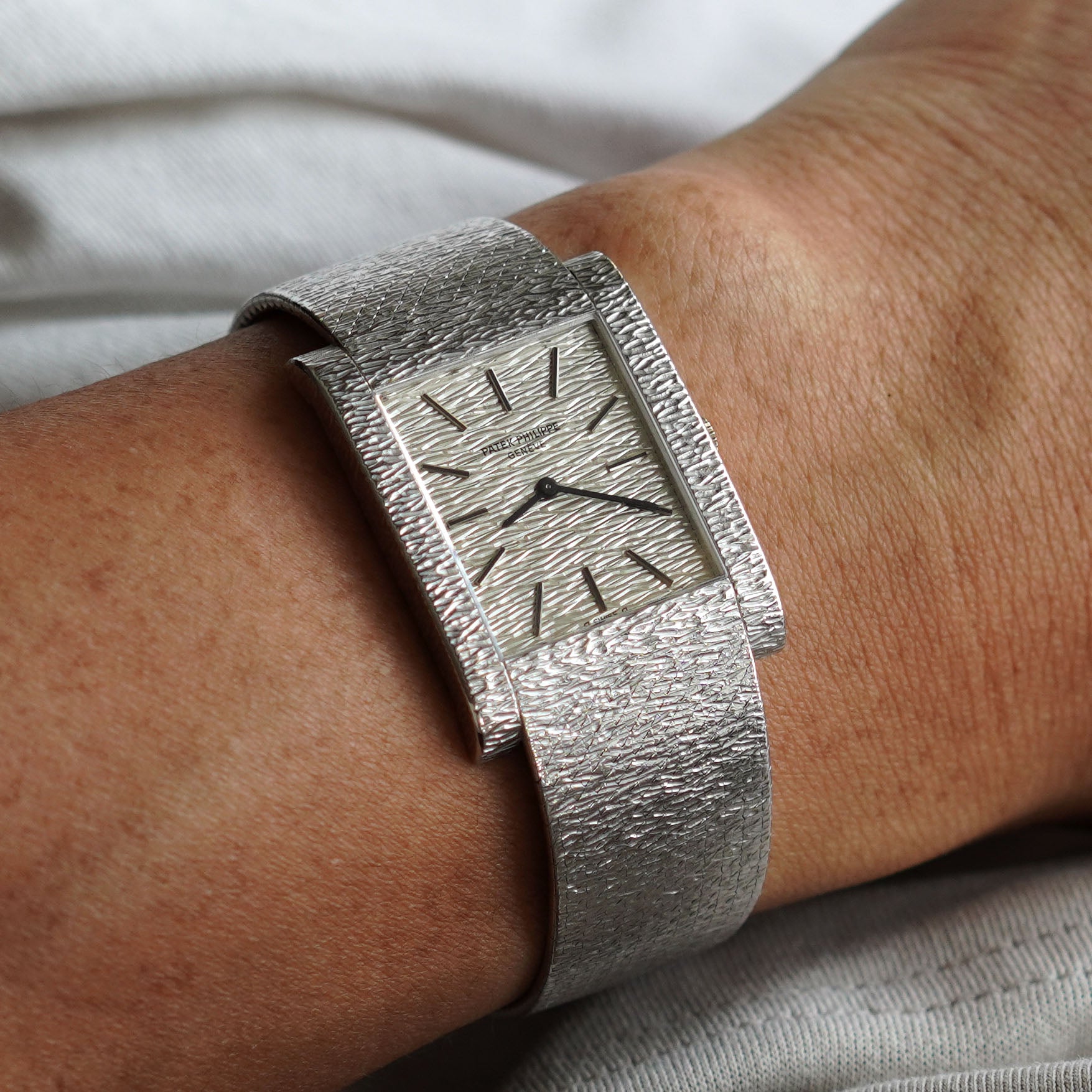 Patek Philippe Bark-Finish Integrated Bracelet Watch, 3553/1, White Gold