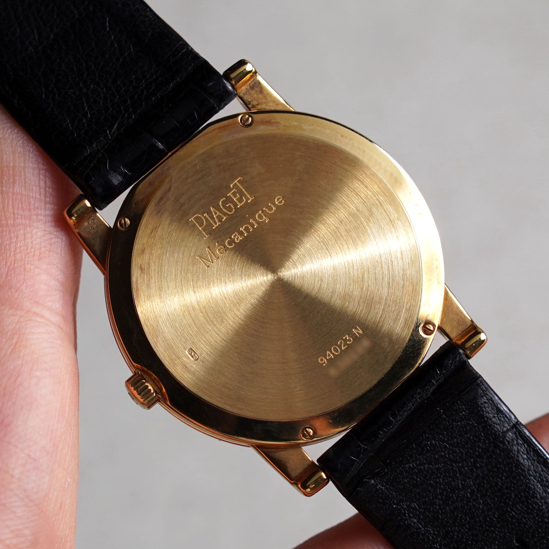 Piaget Dancer, Champagne Dial with Lapis Lazuli Hour Markers, Ref. 94023 N, Yellow Gold