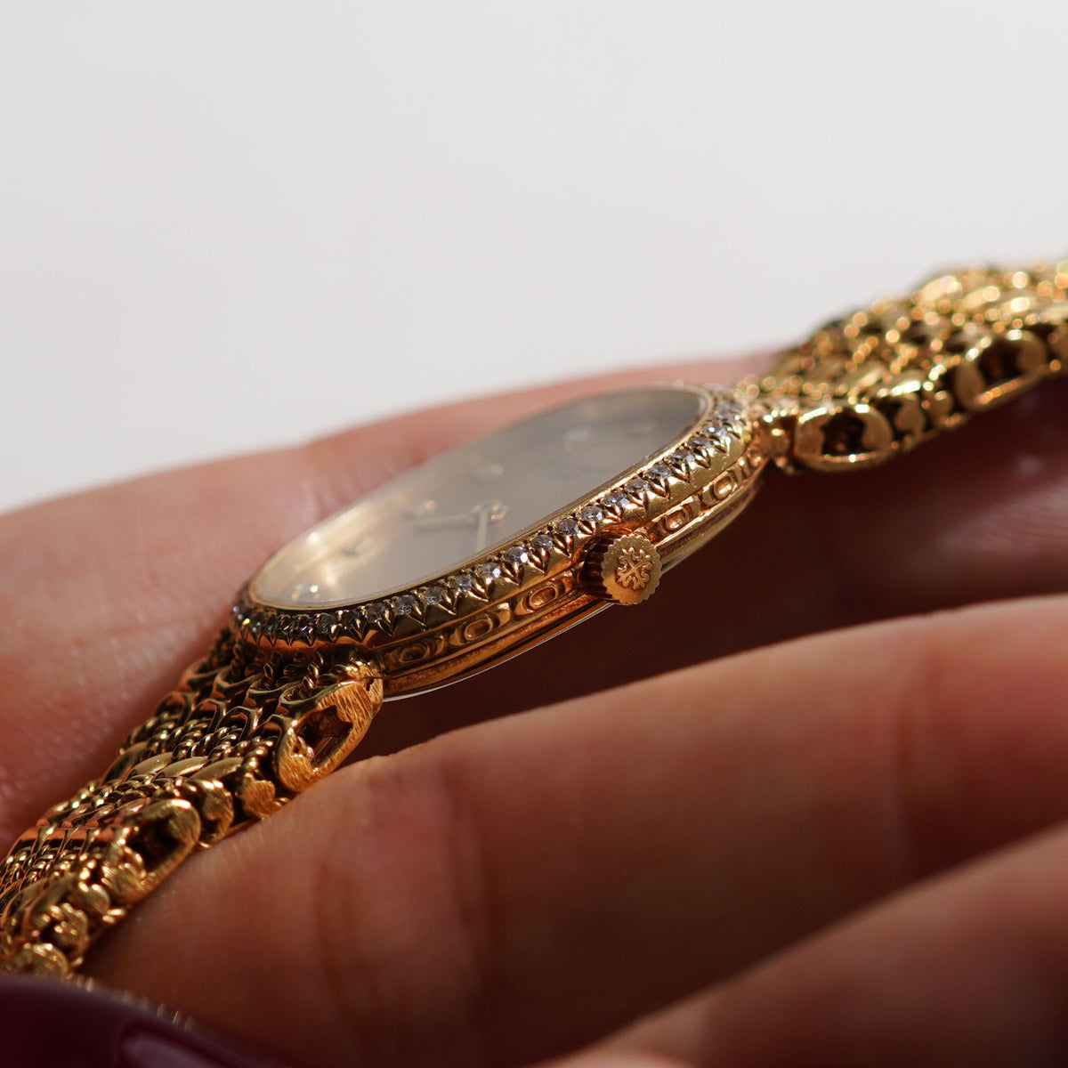 Patek Philippe Ladies Ellipse, Diamond bezel, Champagne dial, Ref. 4698/4, Yellow Gold