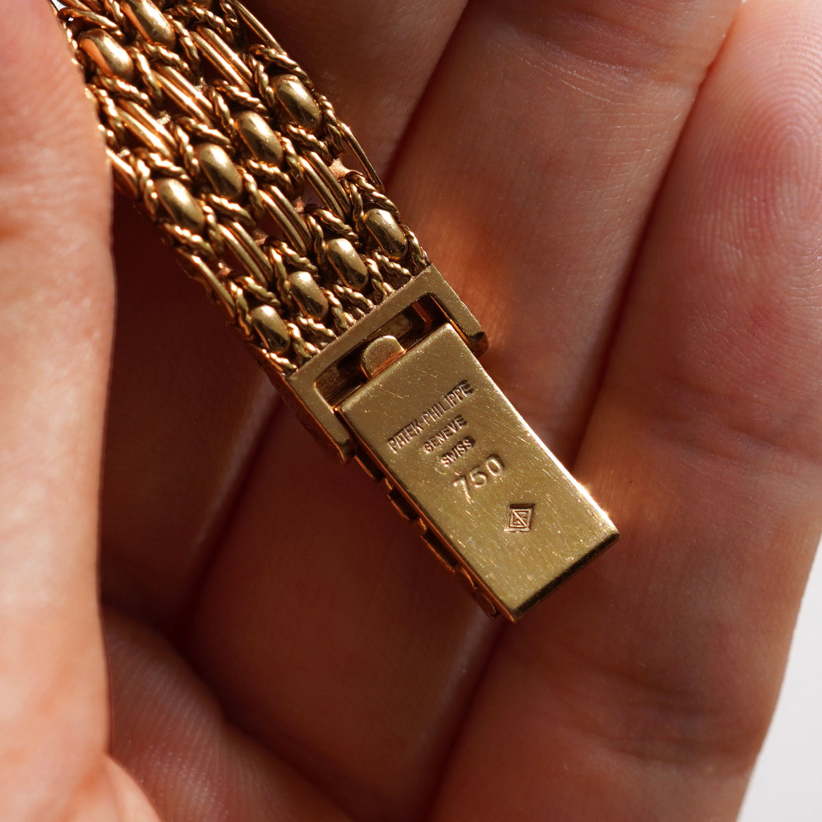 Patek Philippe Ladies Ellipse, Diamond bezel, Champagne dial, Ref. 4698/4, Yellow Gold