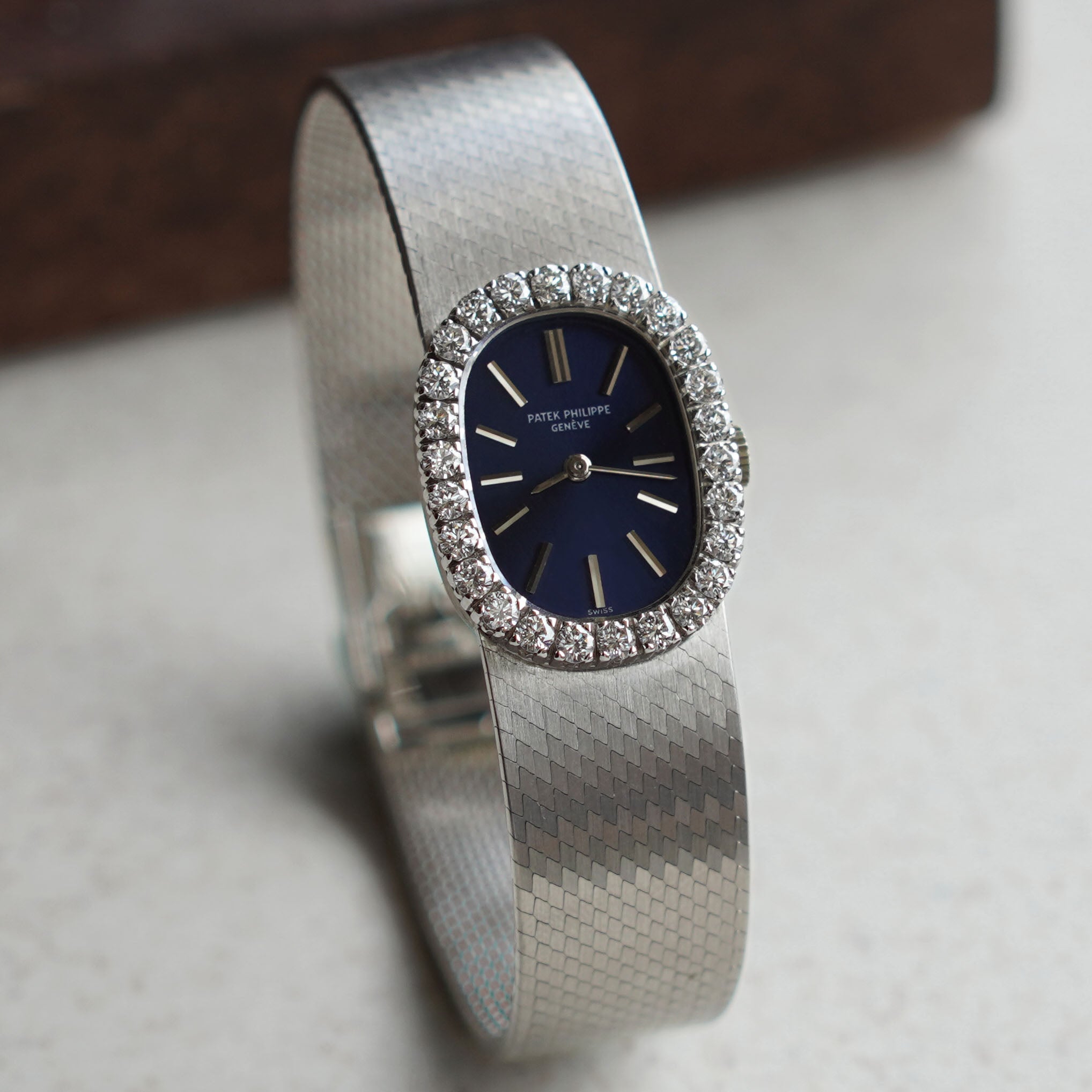 Patek Philippe Ladies Ellipse, Diamond bezel, New-old-stock, Ref. 3377/1, White Gold