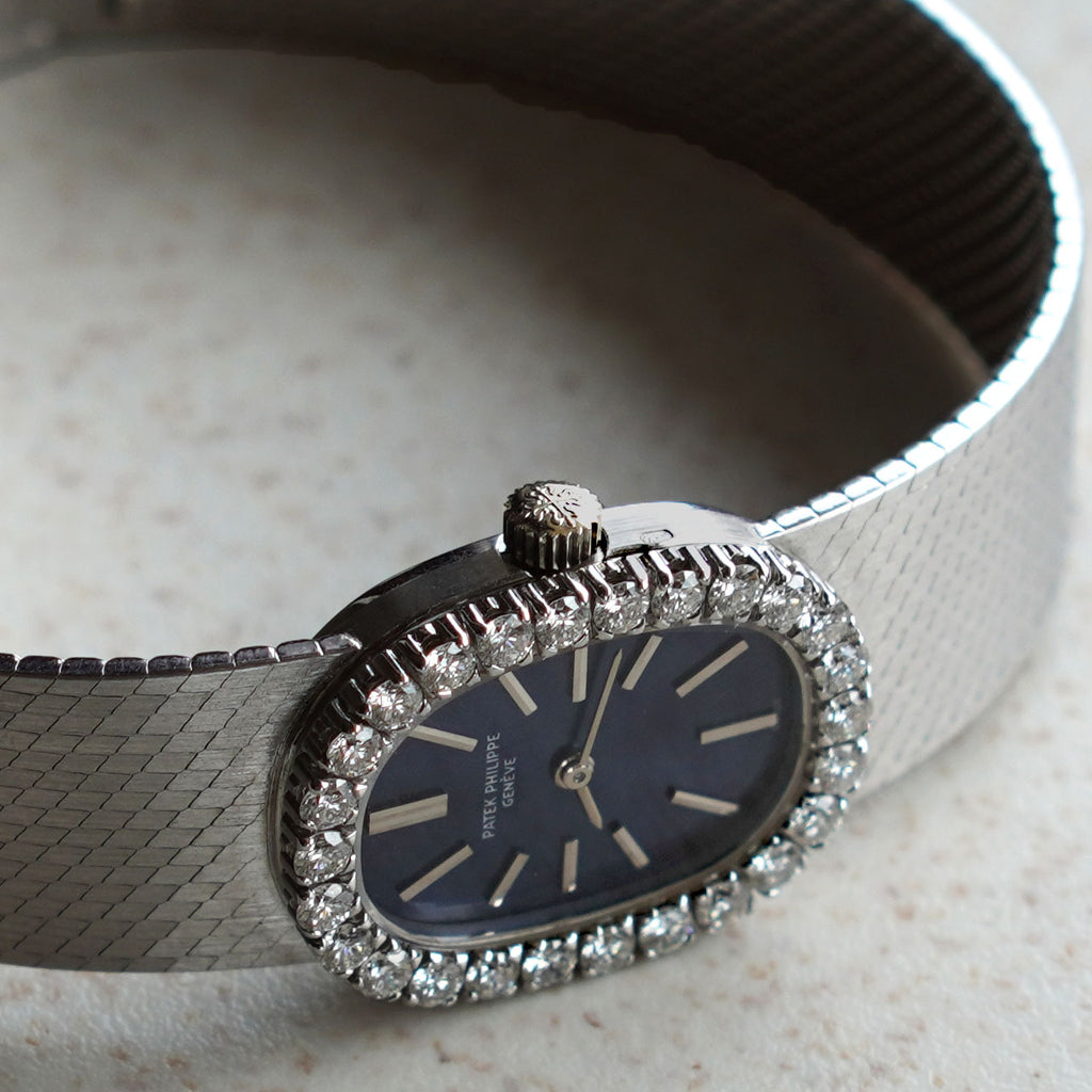 Patek Philippe Ladies Ellipse, Diamond bezel, New-old-stock, Ref. 3377/1, White Gold