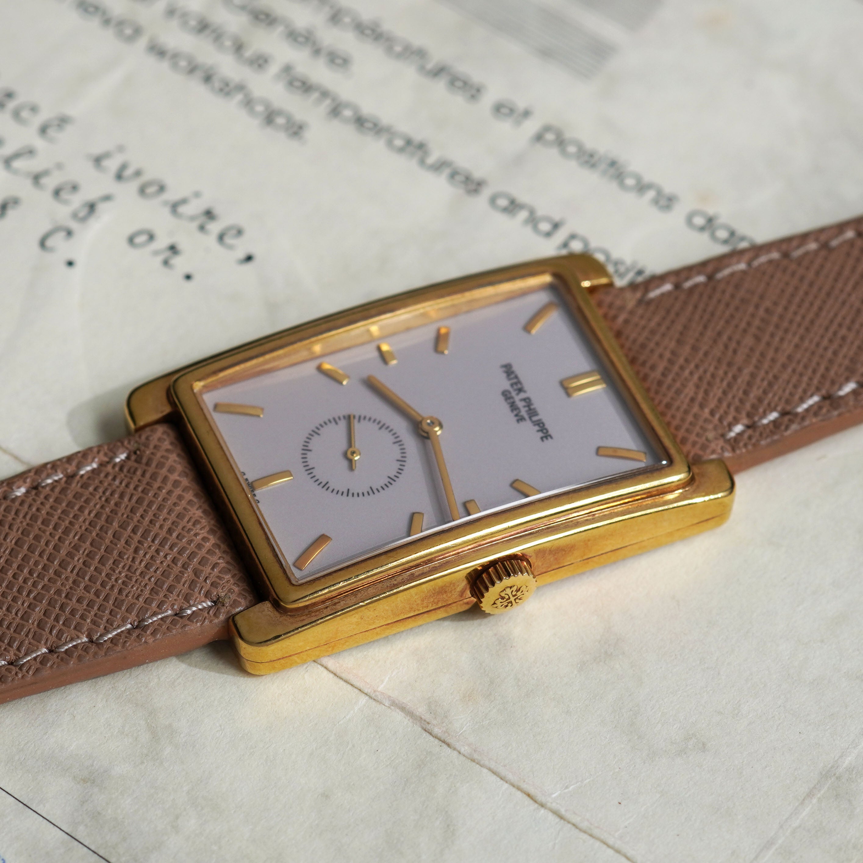 Patek Philippe Gondolo, Rare ivory glazed dial, Ref. 5009, Yellow Gold