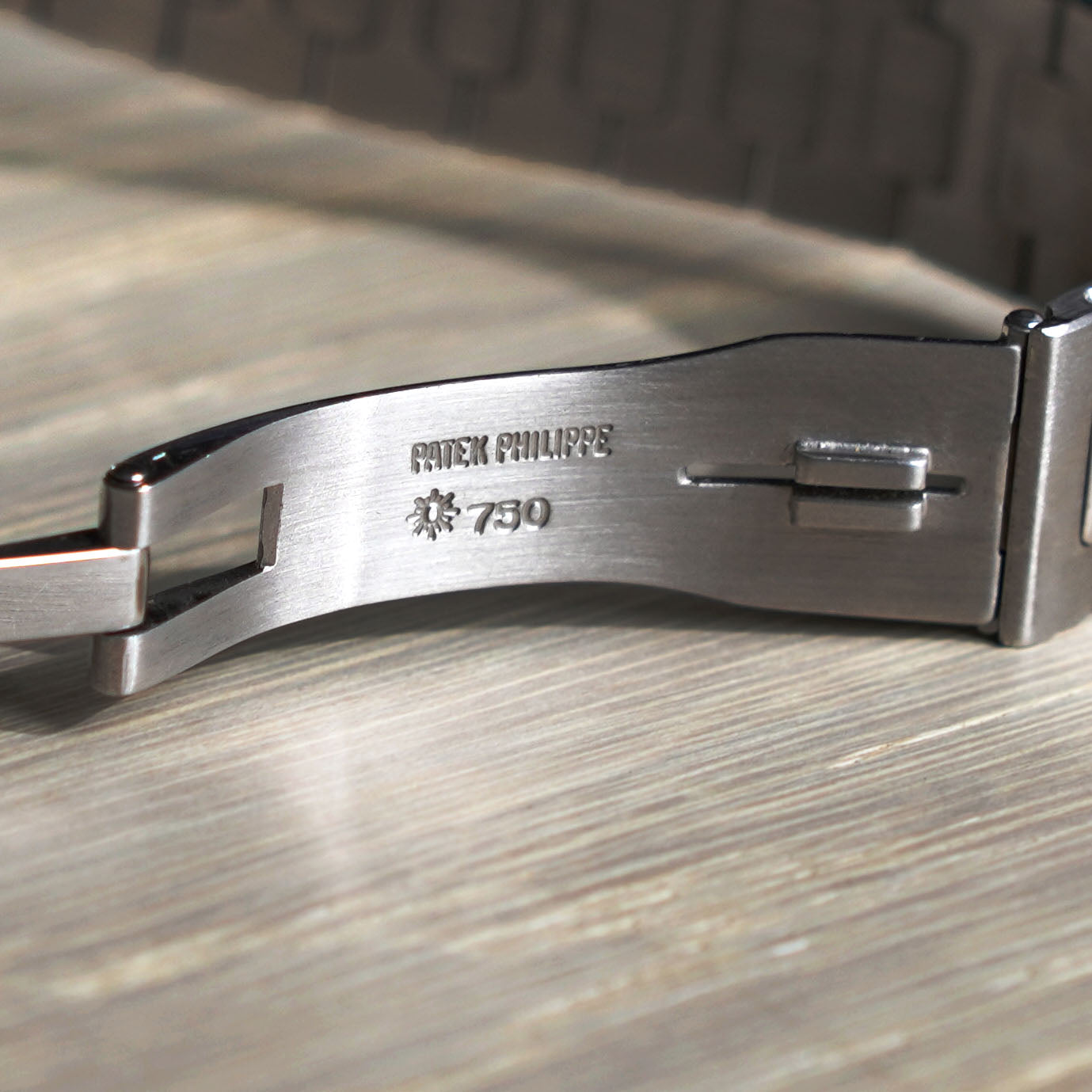 Patek Philippe Nautilus 3800, Blue dial, Diamond Index and Diamond Bezel, White Gold