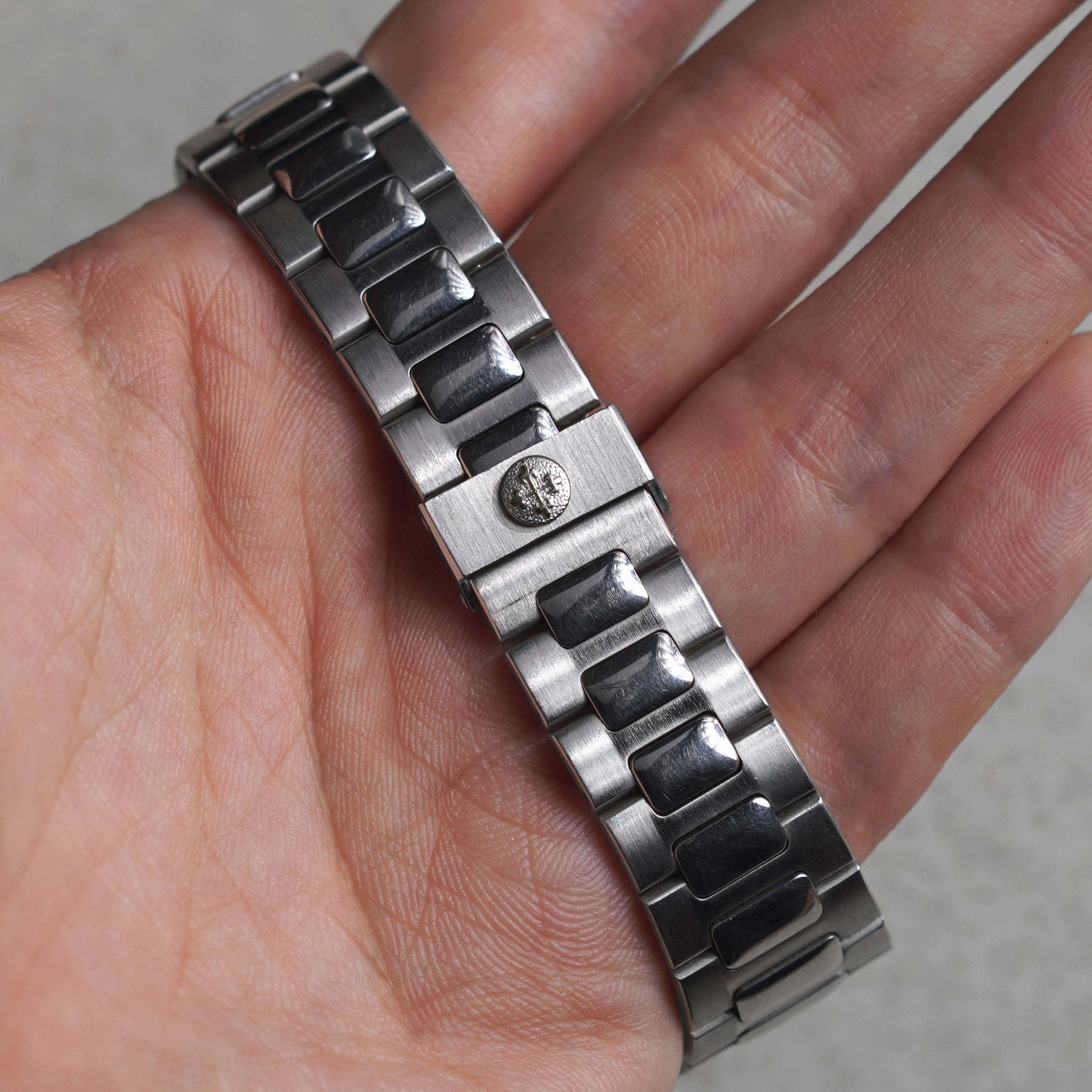 Patek Philippe Nautilus Ref. 3800, Blue dial, Diamond Index and Diamond Bezel, White Gold