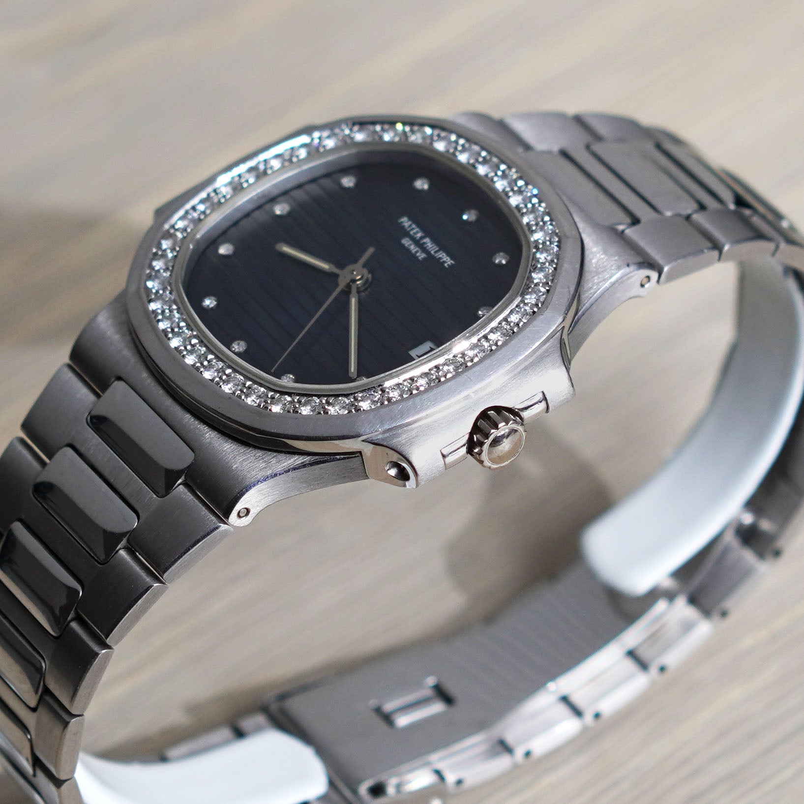 Patek Philippe Nautilus Ref. 3800, Blue dial, Diamond Index and Diamond Bezel, White Gold