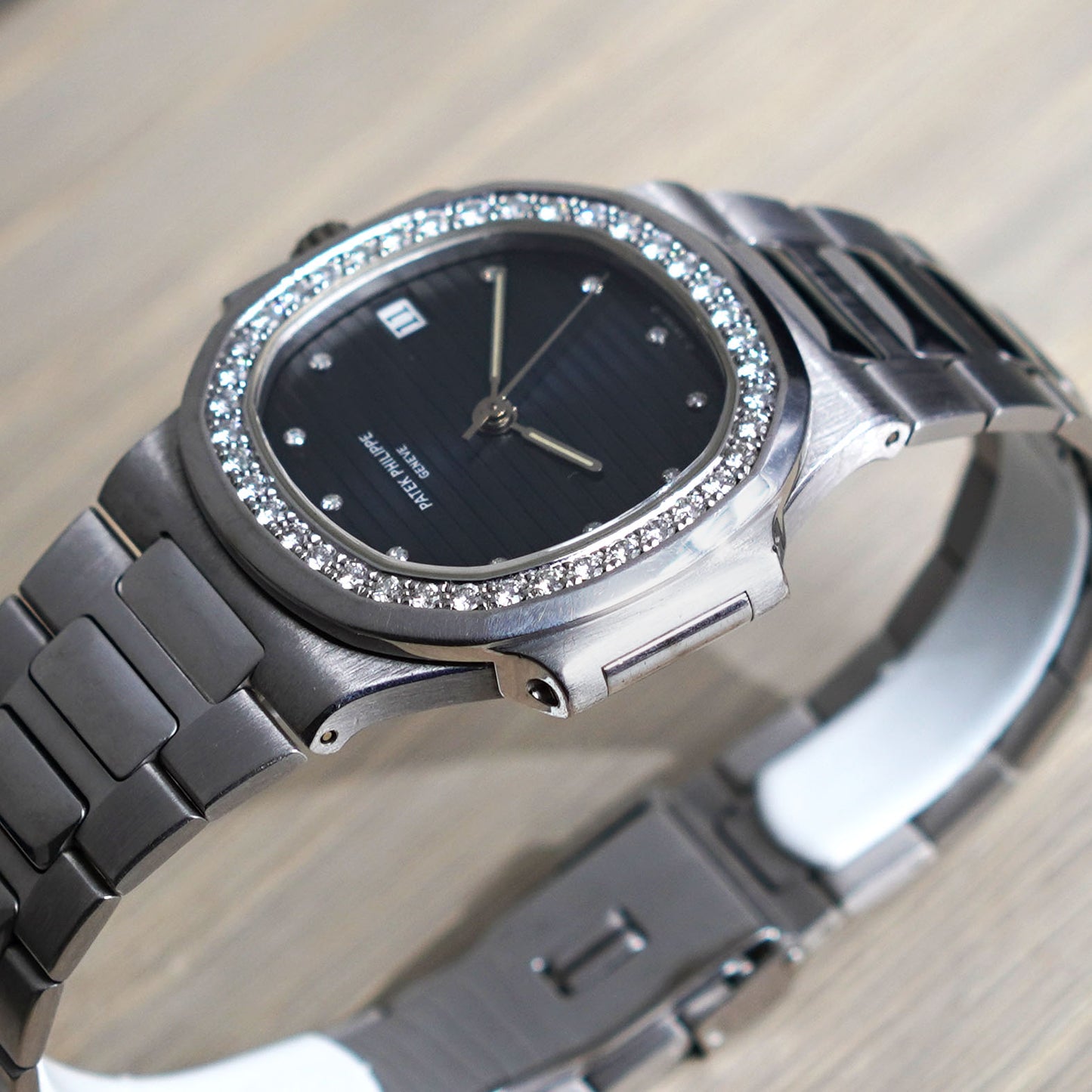 Patek Philippe Nautilus 3800, Blue dial, Diamond Index and Diamond Bezel, White Gold