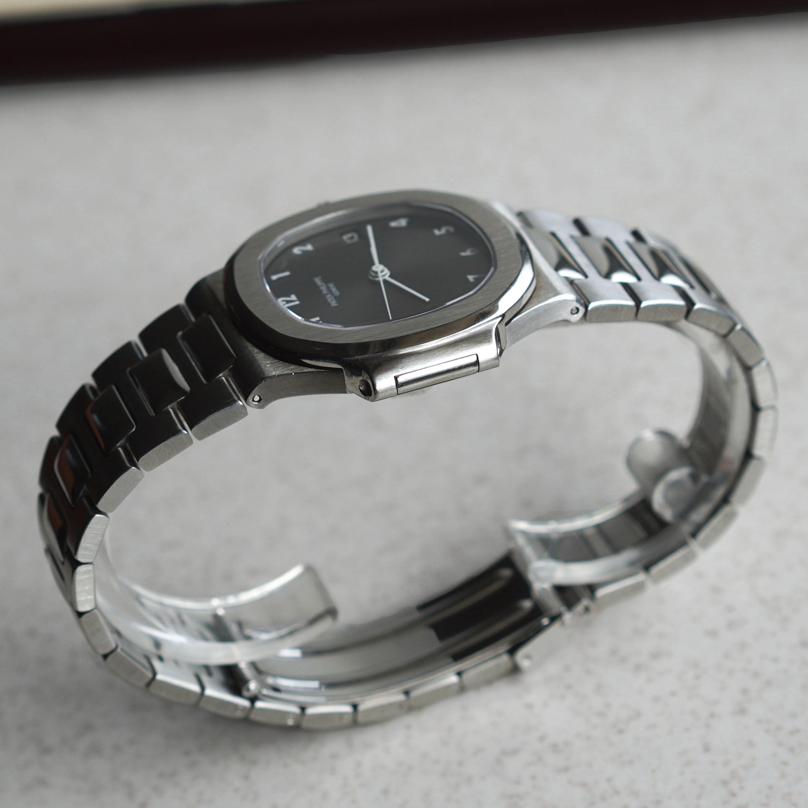 Patek Philippe Nautilus 3800/001, Rare slate grey dial, Steel
