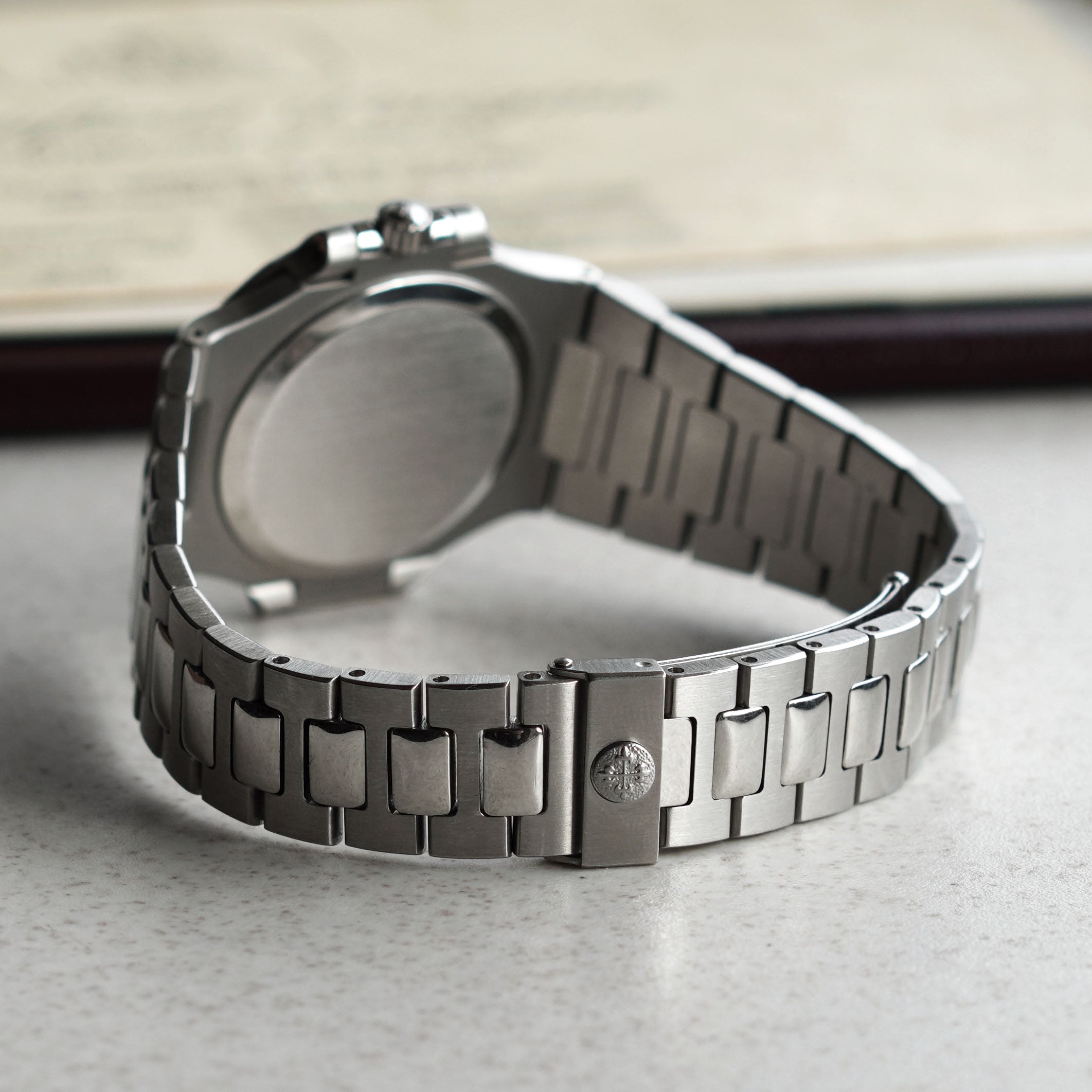 Patek Philippe Nautilus 3800/001, Rare slate grey dial, Steel