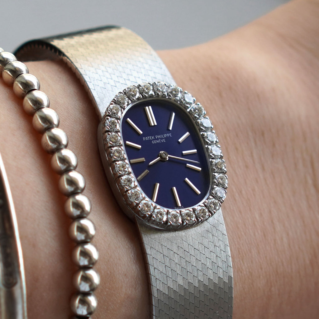 Patek Philippe Ladies Ellipse, Diamond bezel, New-old-stock, Ref. 3377/1, White Gold