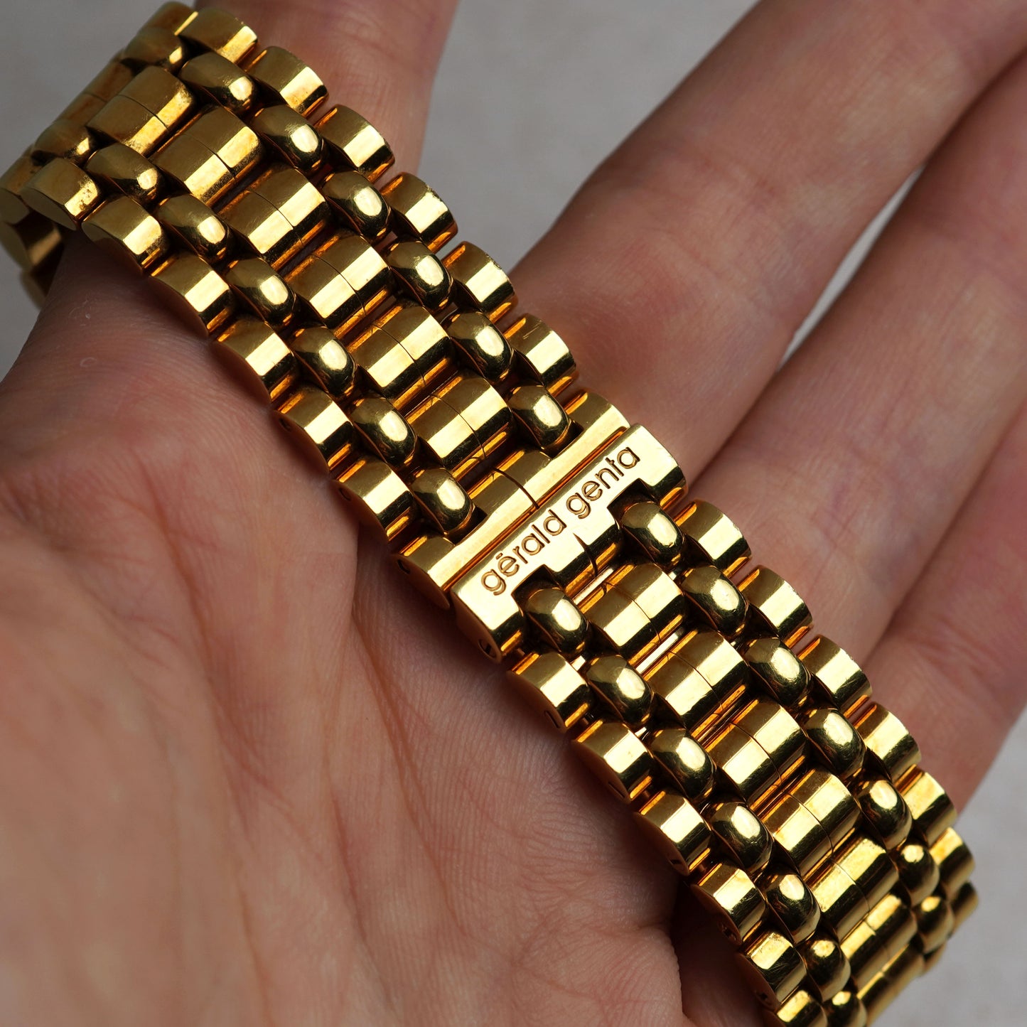 Gerald Genta Jumping Hour with Retrograde Minutes Bracelet Watch, Mother of Pearl Dial, Yellow Gold