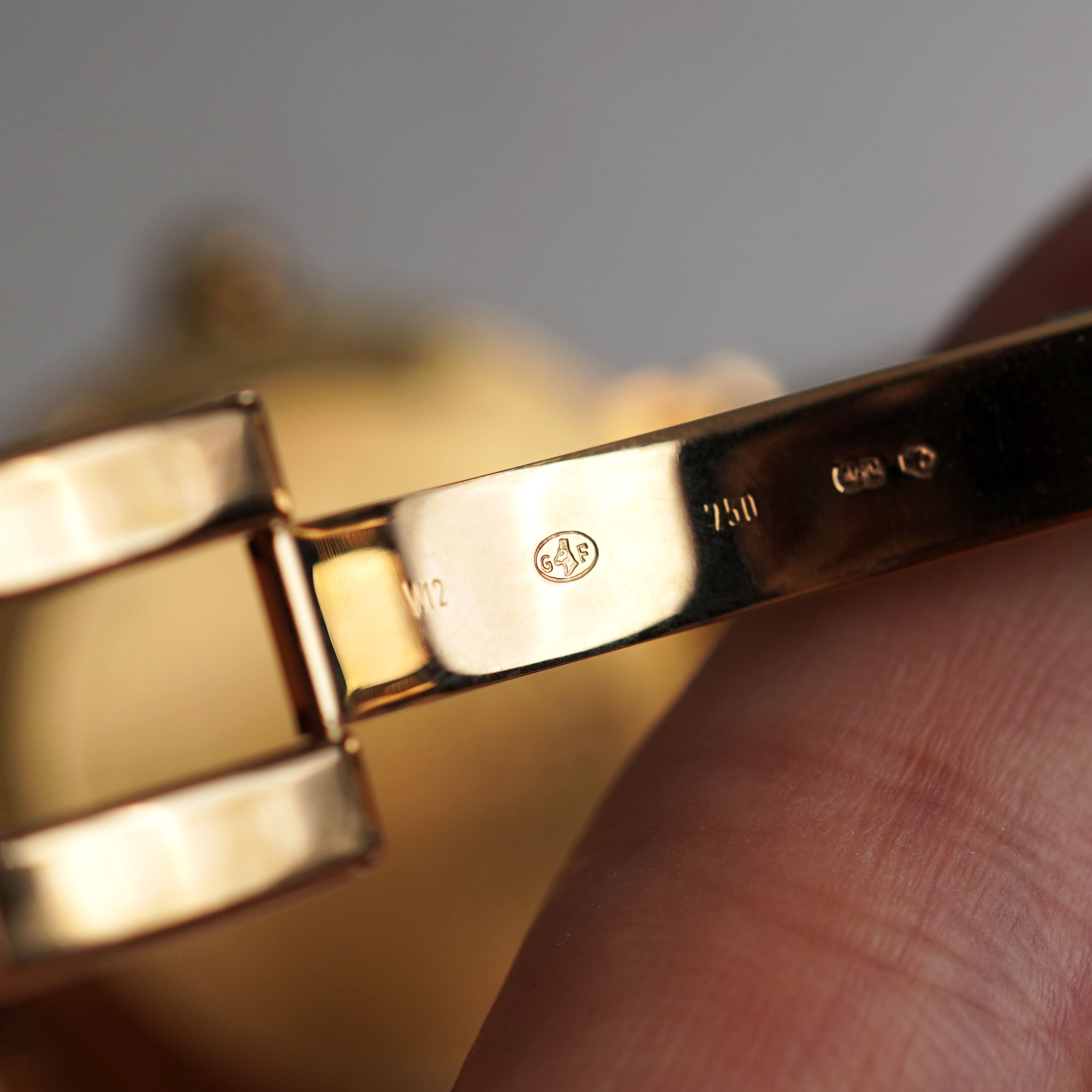 Gerald Genta Jumping Hour with Retrograde Minutes Bracelet Watch, Mother of Pearl Dial, Ref. G.3634, Yellow Gold