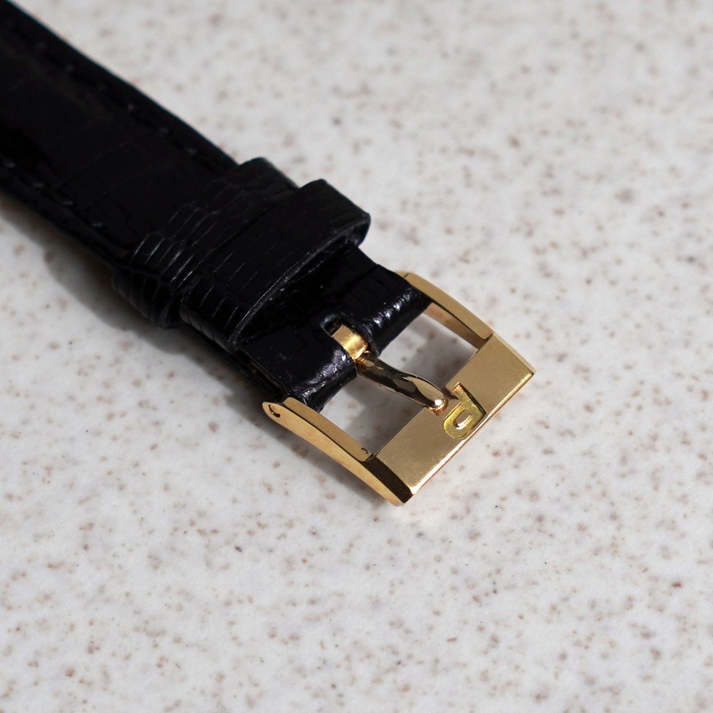 Piaget Ref. 9902, Onyx dial with dove and hourglass motif, Yellow Gold