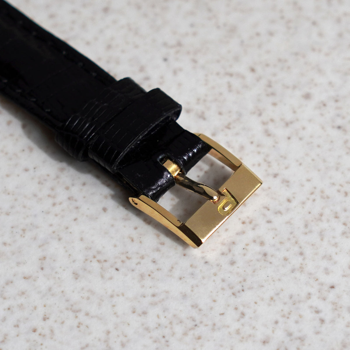Piaget Ref. 9902, Onyx dial with dove and hourglass motif, Yellow Gold