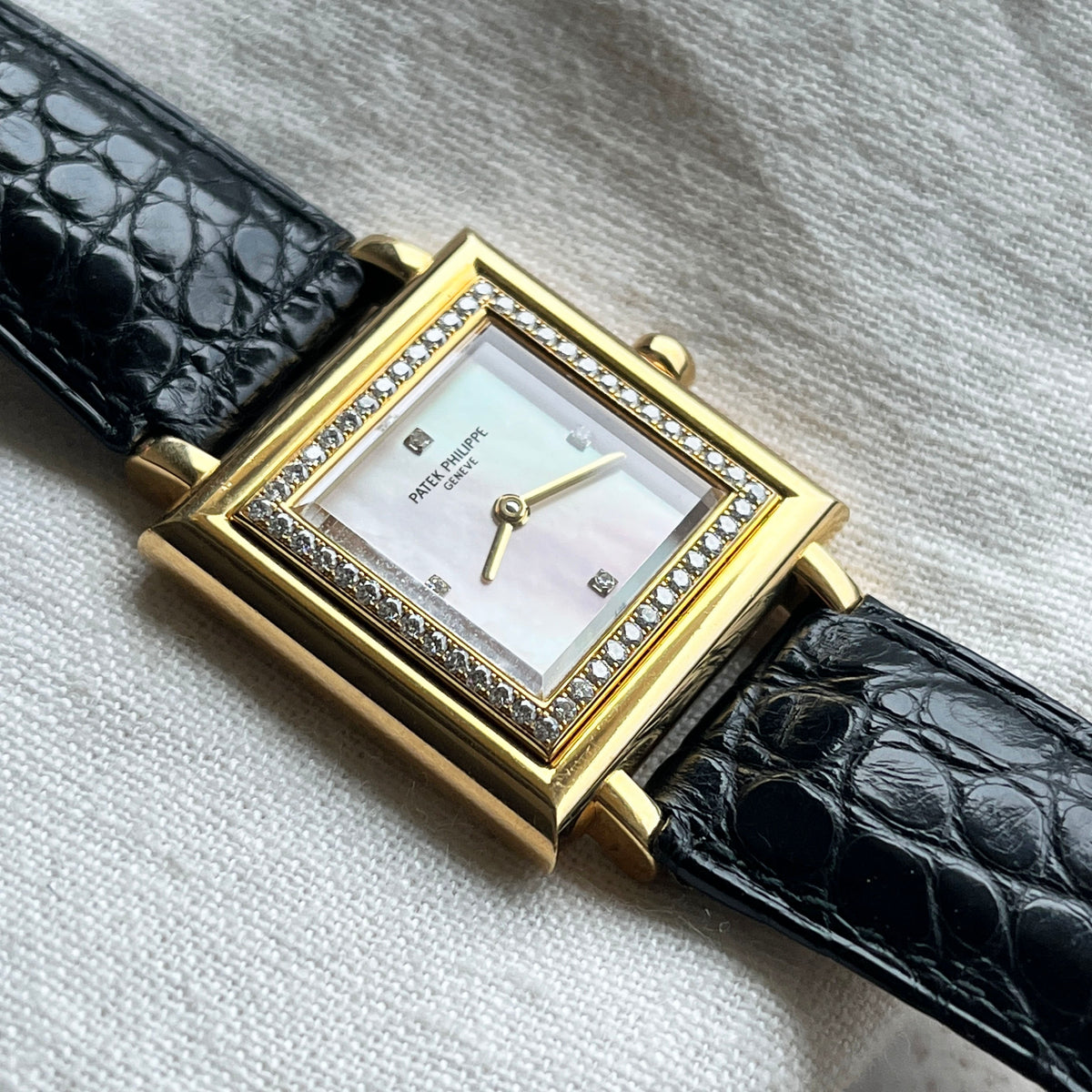 Patek Philippe Ladies Gondolo, Ref. 4866, MOP dial, Diamond bezel, Yellow Gold