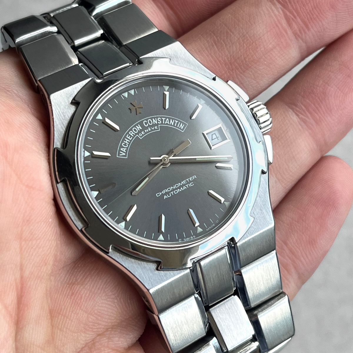 Vacheron Constantin Overseas Grey Dial, Ref. 42040/423A, Steel