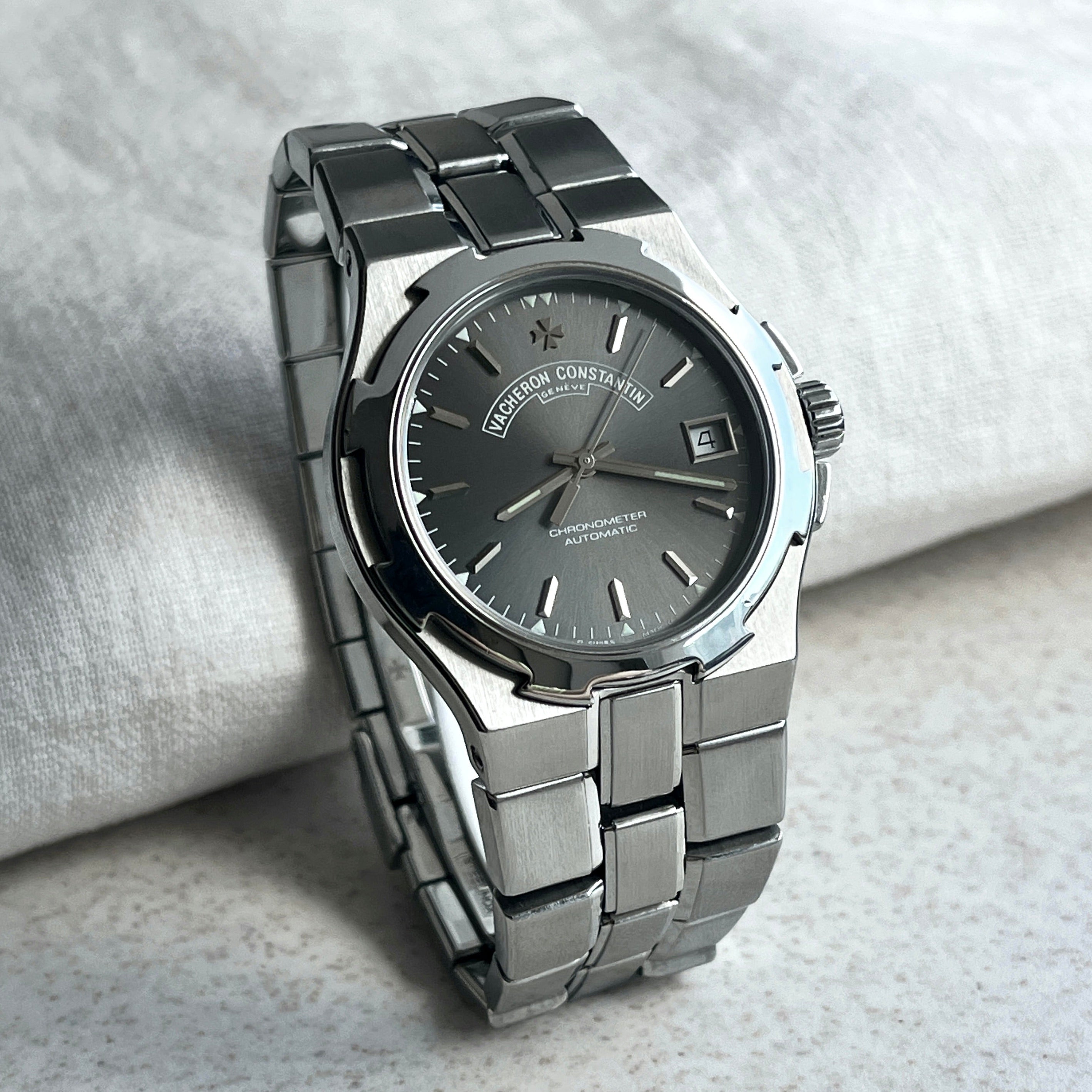 Vacheron Constantin Overseas Grey Dial, Ref. 42040/423A, Steel